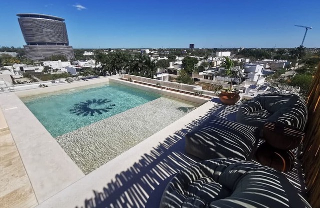 Makech Montebello - By Kanaa