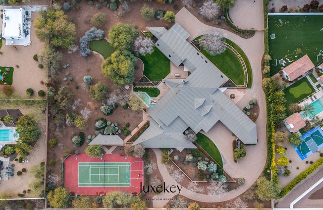 Hideaway Estate by LuxeKey | Exquisite Frank Lloyd Wright Inspired Private 2.5 Acre Estate w/Po.