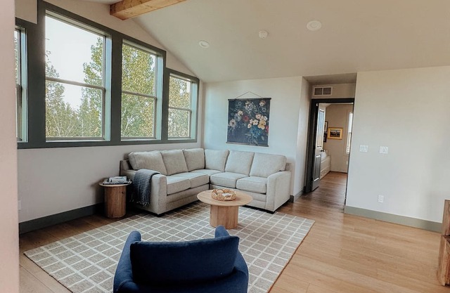 Cozy Barndominium Retreat — Peaceful Farm Setting Near Idaho Falls & I-15