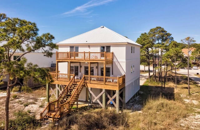 New Listing- Dauphin on the Gulf, Beachfront, 5/4.5, Pet Friendly, Sleeps 12