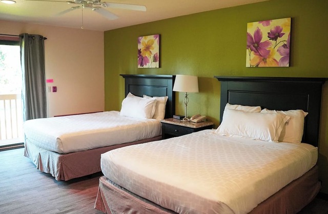 Charming 2-bedroom condo in lovely Mishicot only 32 miles from Green Bay!