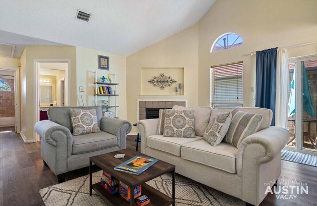 Cozy North Austin Home | Pet-Friendly | Grill | Close to Shopping & Trails