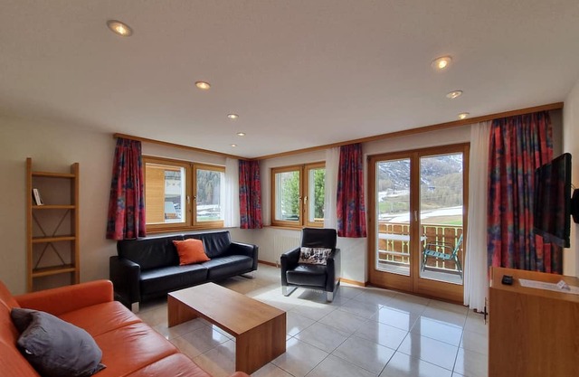 Great flat in Haus Azurit, right on the ski piste