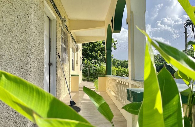 Serenity in Springsn- Cozy Lower Level 2-bedroom apartment with AC and hot water