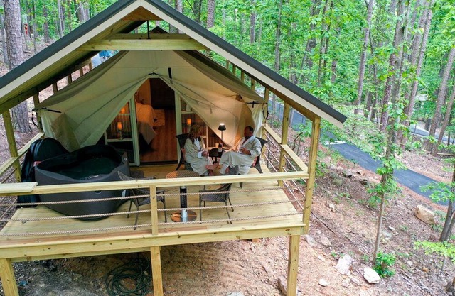 Lovely Glamping Tent with Amazing Equipped Indoor and Outdoor in Alabama