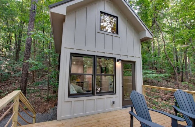 Pet-Friendly Tree House Great for a Relaxing Escape in Alabama