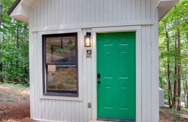 Sweet Tiny House Nestled Among the Towering Trees in Alabama
