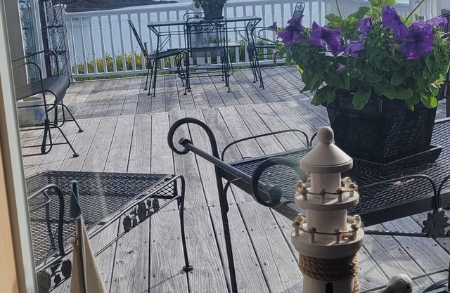 Waterfront 5-bedroom house with breath taking views of the sunrises and sunsets