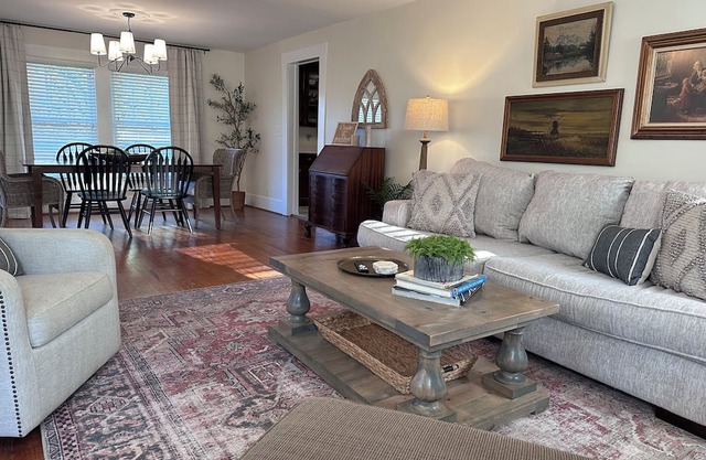 Lovely 3-bedroom Cottage close to RTJ Golf Course, Boat launch and Downtown