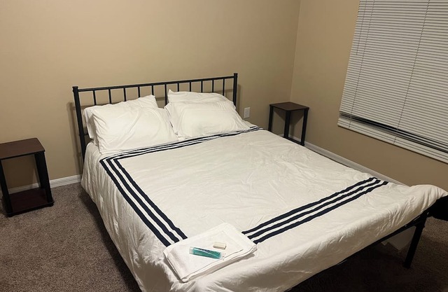 Nice 4-bedroom house with AC in charming Brandon/Tampa area