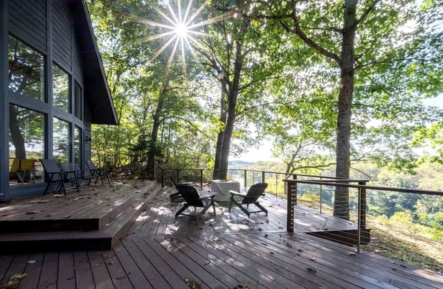 Gorgeous Cabin with Magnificent Views of the Potomac River in Shepherdstown, West Virginia