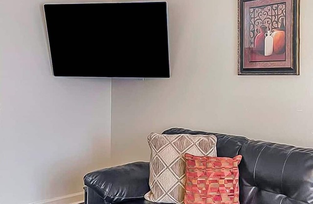 Cozy 2 Bedroom in Ensley Close to DTown and Quiet!