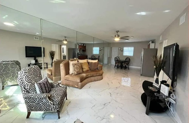 #18 Tampa Stone king bed 2/1 unit 2301