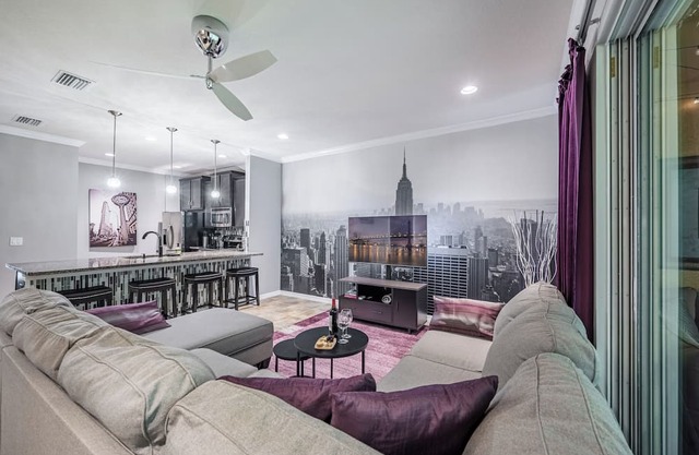 LUXURIOUS LIVING incl. Pool, Gym, Sauna, Jogging Trails & More