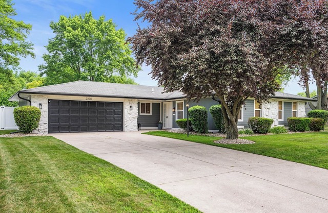 4-bedroom home - hot tub- fire pit