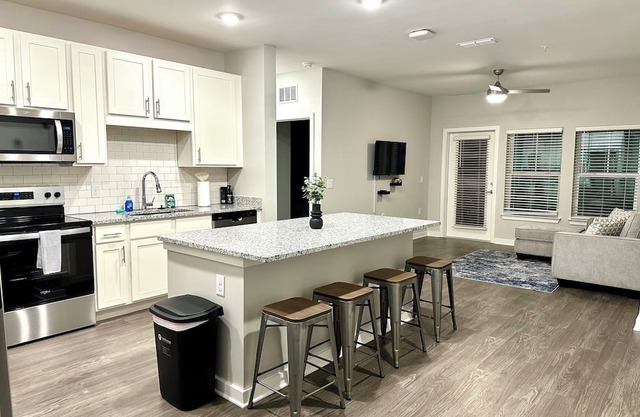 Relax in Comfort- Spacious 2BR/2BA Escape in Sanford near Park Attractions