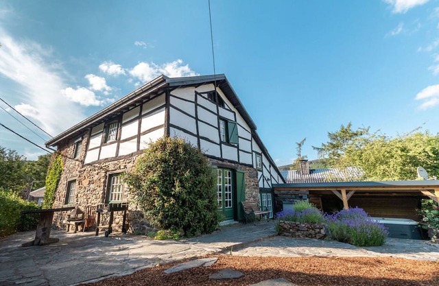 House in Coo near Famous Waterfalls