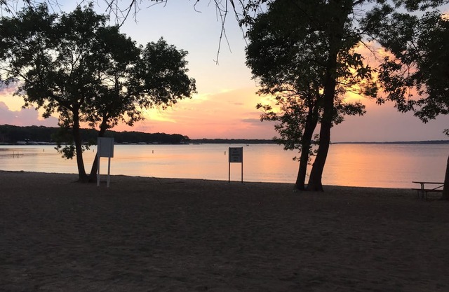 Hoist available for boats up to 25 ft. Charming 2BR house in lovely W. Okoboji