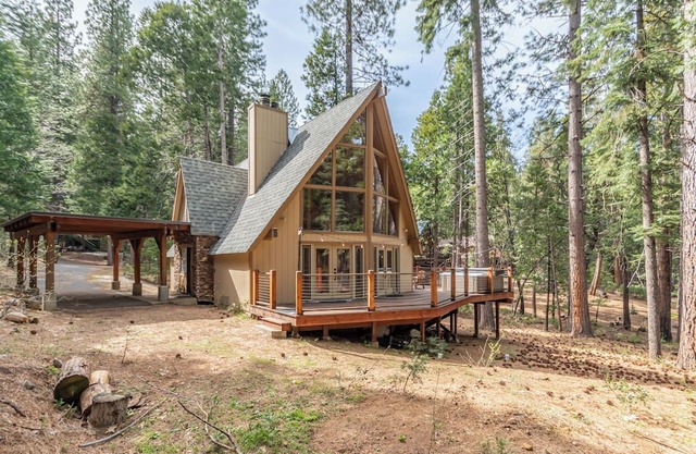 Cheyenne Chalet- Hot Tub-Sleeps 12