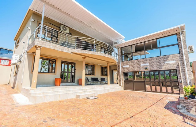 4-bedroom house in charming Durban North with WiFi, AC. Start your vacation now