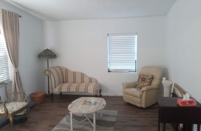 Farmhouse unit in amazing Lake Wales with WiFi, AC