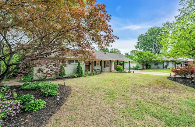 Charming 3-bedroom house in wonderful East Memphis with WiFi, AC