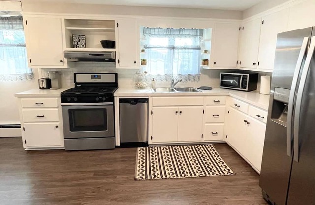 Modern & Stylish Apartment Getaway – Perfect for Business Travelers