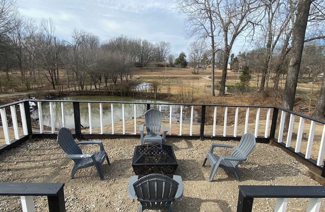 Fabulous 12-Bedroom Estate in Horn Lake with Pool and Jacuzzi.