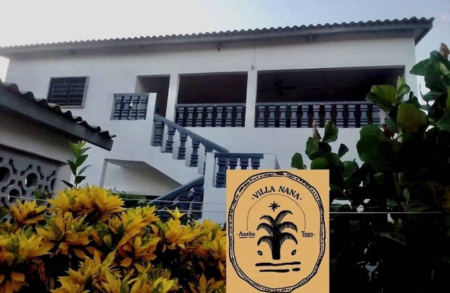 Room with lounge and garden near the beach in Aneho. Quiet neighborhood.