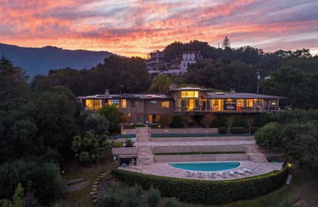 Spacious 7-bedroom house in serene Los Altos Hills