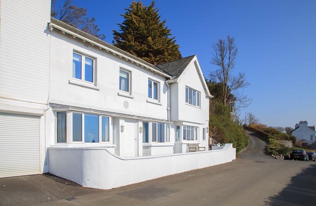 Craig Y Nos - a holiday cottage that sleeps 6 guests in 3 bedrooms