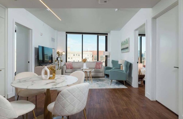 Back-Bay Penthouse Public Garden Down Town Rooftop and Parking