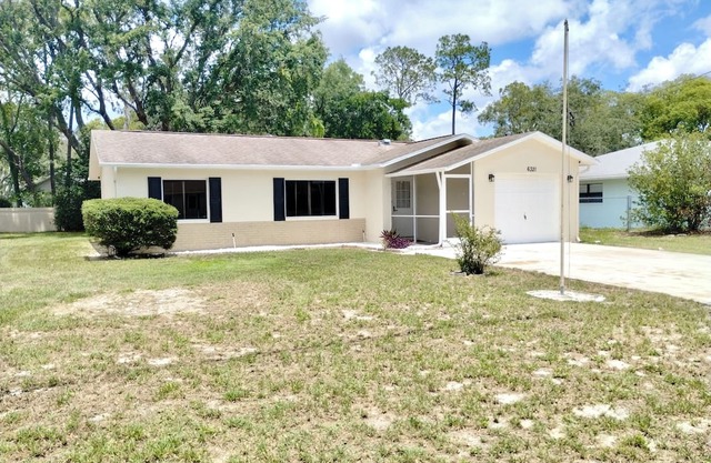 Charming 3-bedroom house with WiFi and AC in delightful Spring Hill