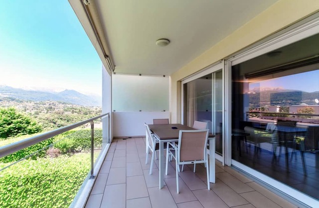 Modern apartment with terrace near Lugano (Sandi Luxury Apartment)