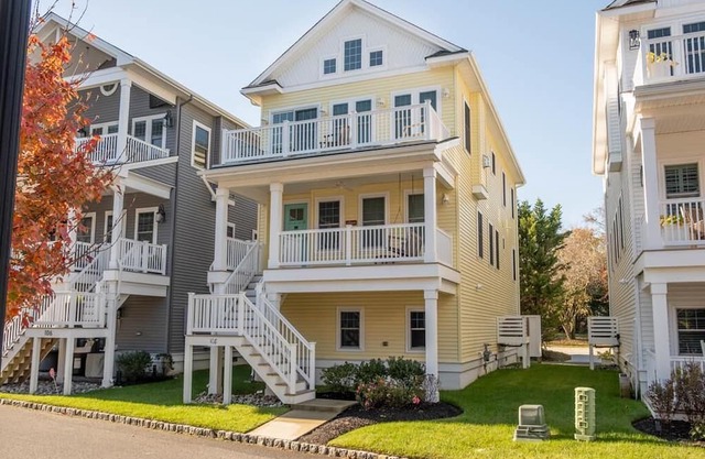 Newly constructed at Spicers Creek in CM Marina, 5 bedrooms, 3 baths, sleeps 12