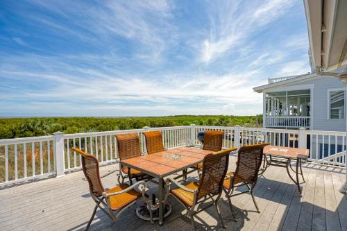 Oceanfront Home on Marlin- 3 bedroom - golf cart available