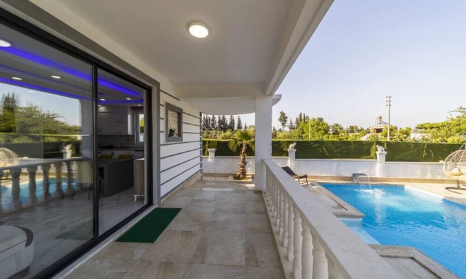 Lara Villa | Charming Classic Villa in Muratpasa