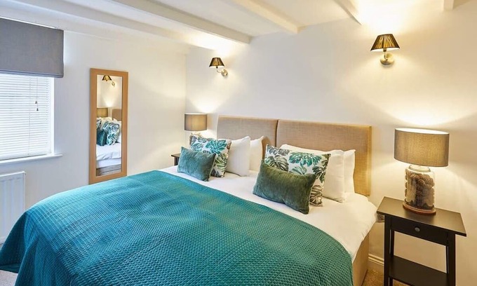 Great Ayton House | Host & Stay | Waterlily Cottage