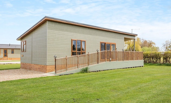 Wisbech Cabin | 1 bedroom accommodation in Three Holes, Nr Downham Market