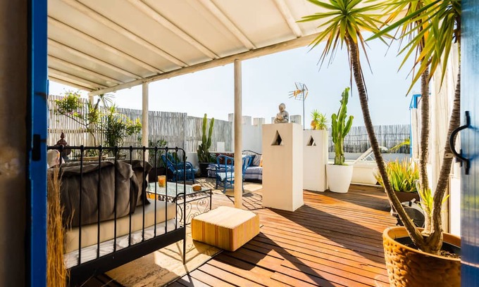 Guillena Apartment | Apartment 'Dúplex Diseño Árabe' with Private Pool, Wi-Fi and Air Conditioning