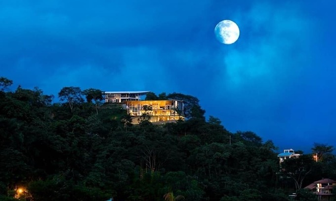 Valle Pura Vida House | Impressive ocean and sunset views- 5br Home in Manuel Antonio with Infinity Pool