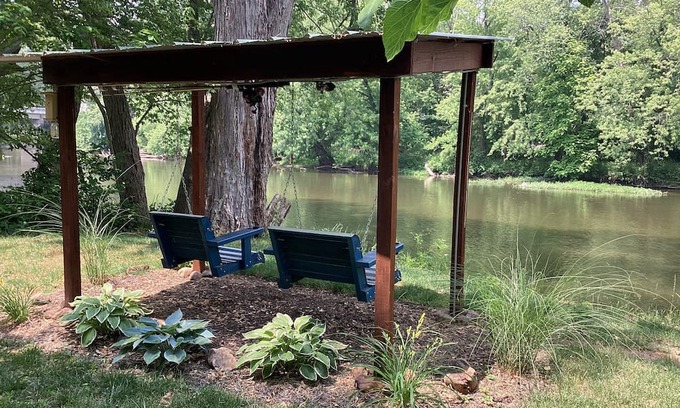 Grass Creek House | Riverfront house on the Tippecanoe River- Yogi’s Den - upper level