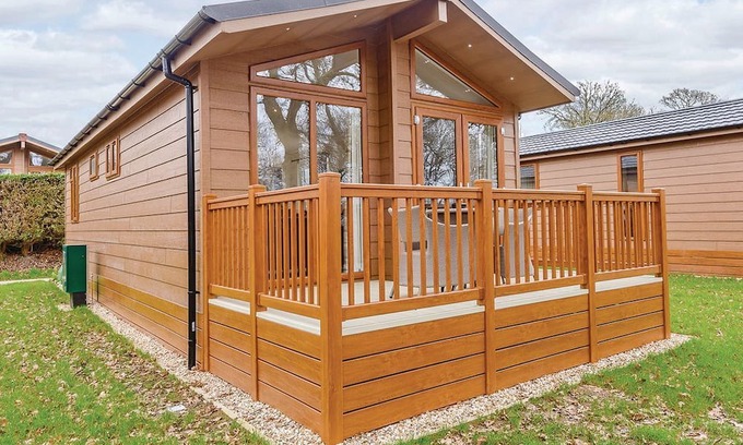 Holton Heath Cabin | 1 bedroom accommodation in Holton Heath
