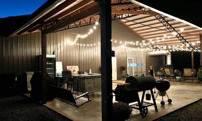 Fackler Cabin | 6 Bedroom Country Riverside Lodge