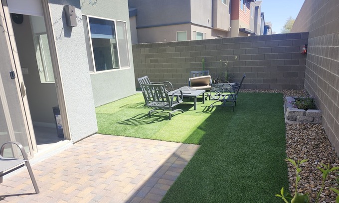 Henderson House | 3Br/2.5 Ba Townhome 20 mins from Vegas Strip