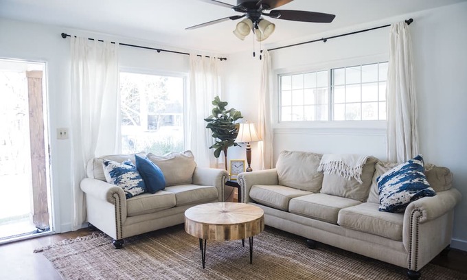 Forest Park House | Cheerful Avondale Bungalow