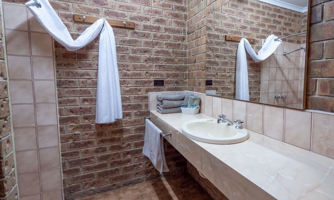Eildon House | Eildon Parkview Motor Inn. Room 6