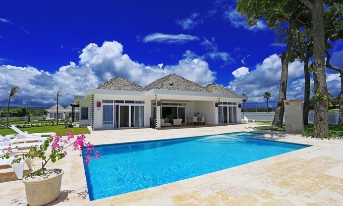 La Esplanada Villa | Luxury Oceanfront 4 Bedroom Villa