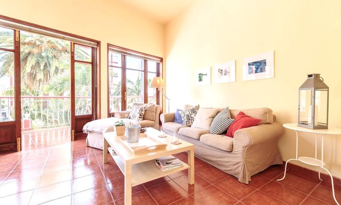 Santa Cruz de la Palma Apartment | Homerez - 100 m away from the beach! Appartement for 5 ppl. with terrace