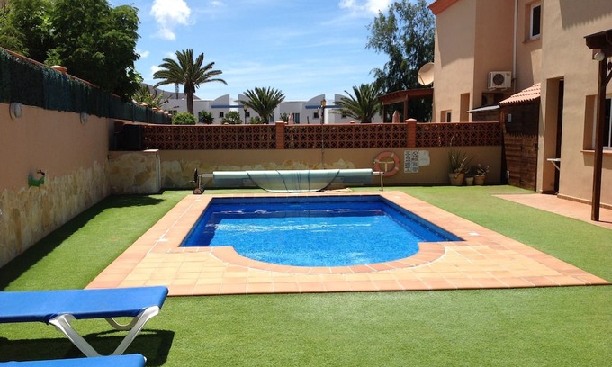 Corralejo Villa | Stunning 3 Bed luxury villa, private pool, fibre WIFI, walk to beaches & bars